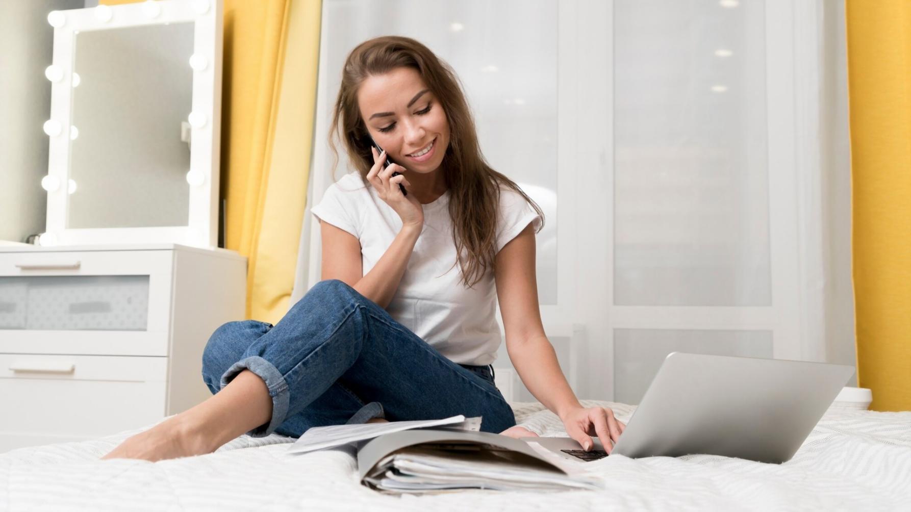 Analyse de documents financiers sur bureau